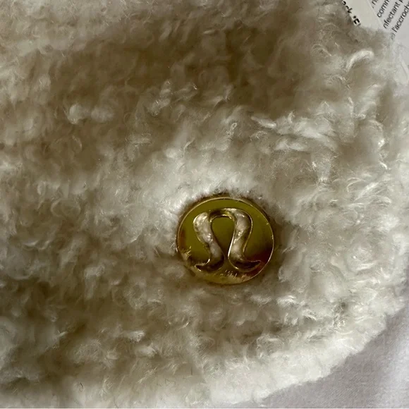 Lululemon Nano Clip-On Backpack Ivory Fleece - Picture 5 of 8